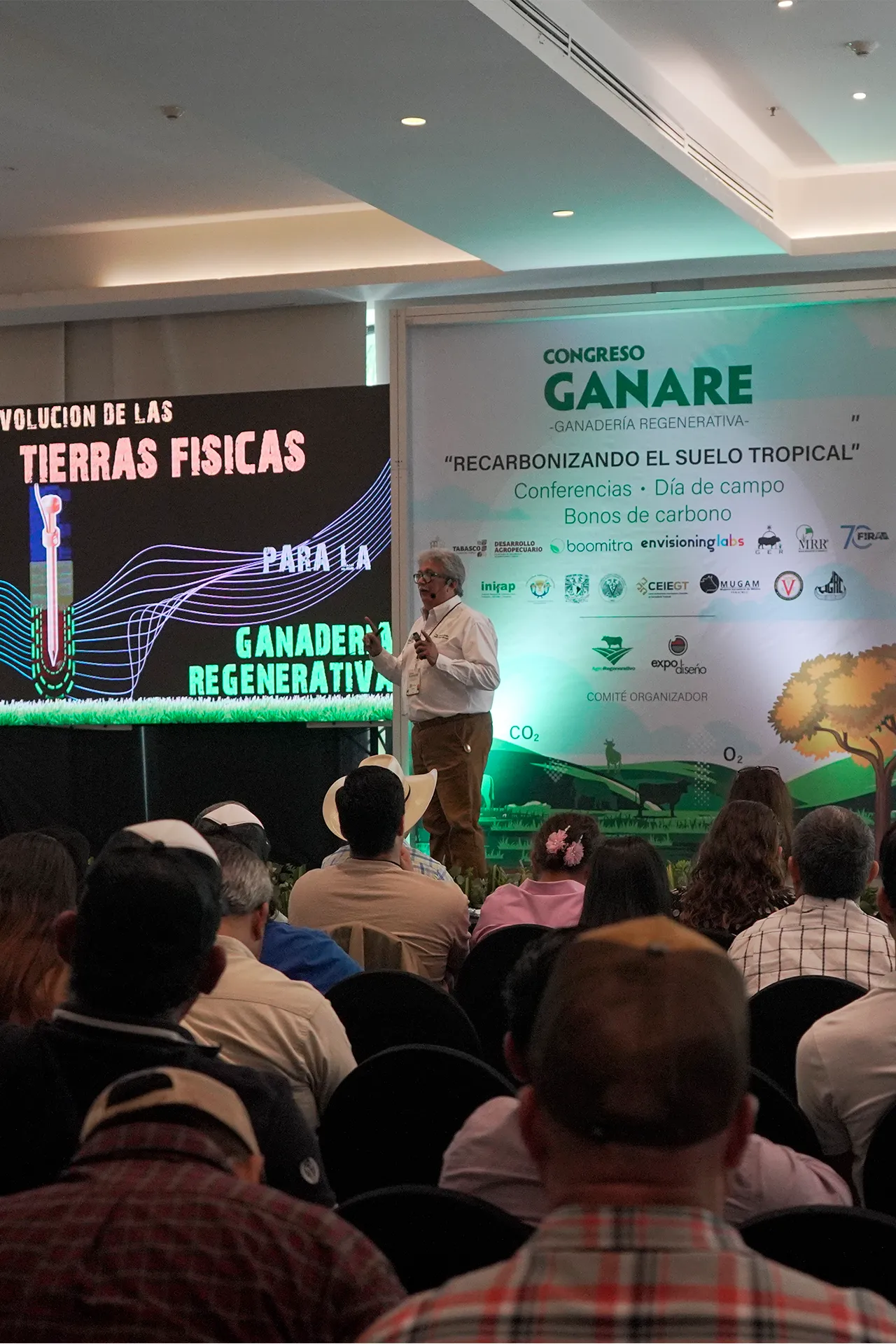 Ponente en foro
