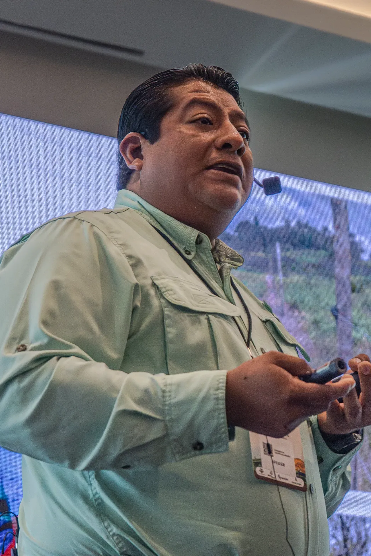 Ponente explicando tema técnico