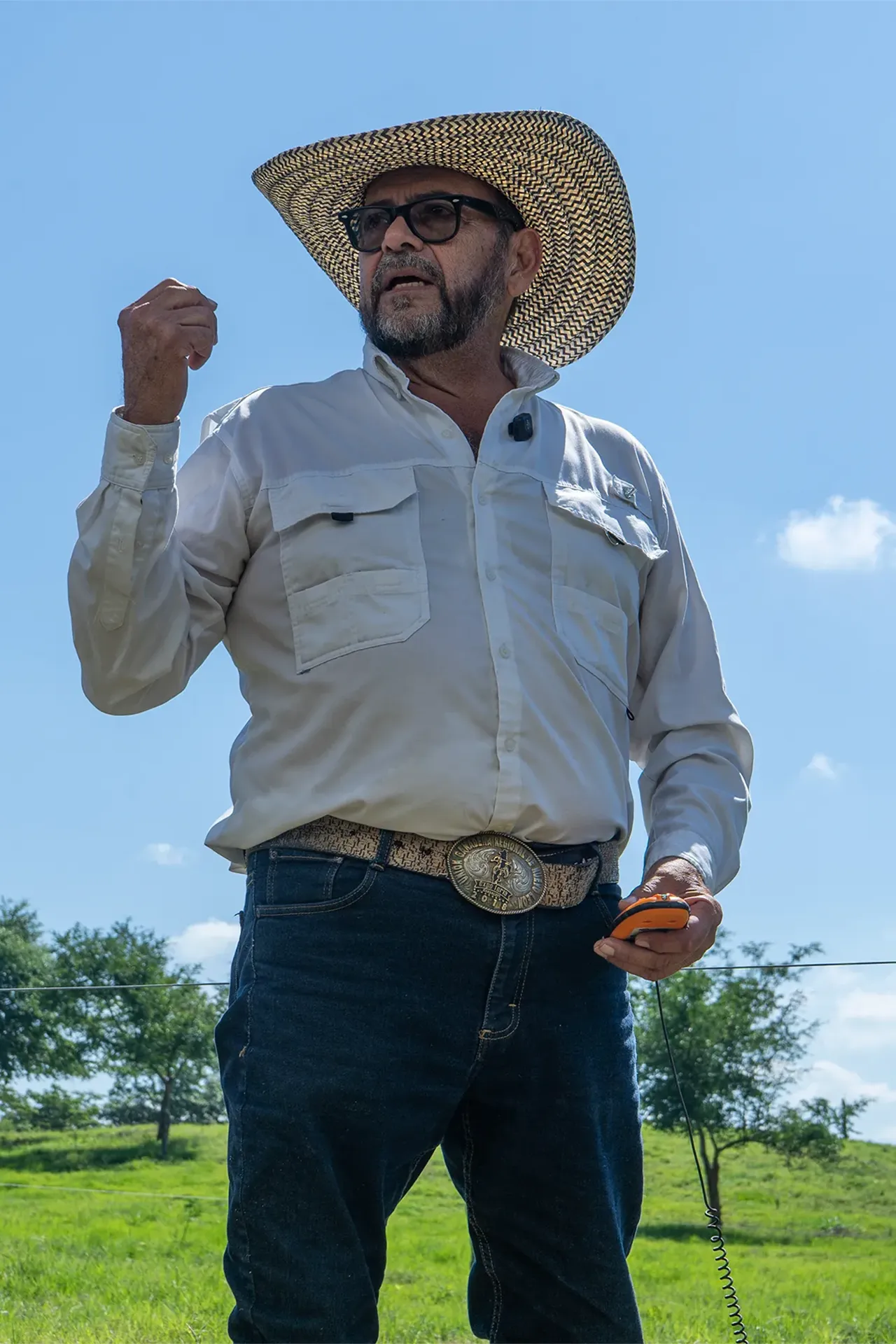 Participante en campo durante actividad
